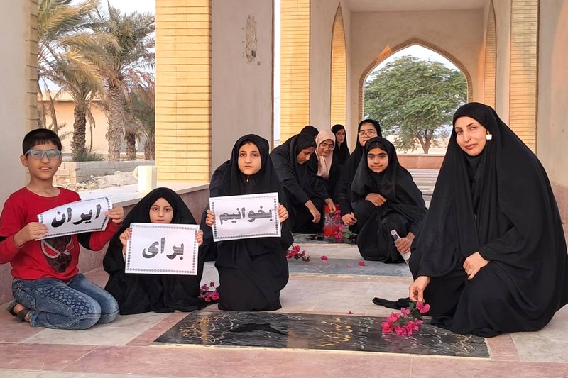 تجدید پیمان کتابداران کتابخانههای عمومی استان بوشهر با آرمانهای امام راحل و شهداء