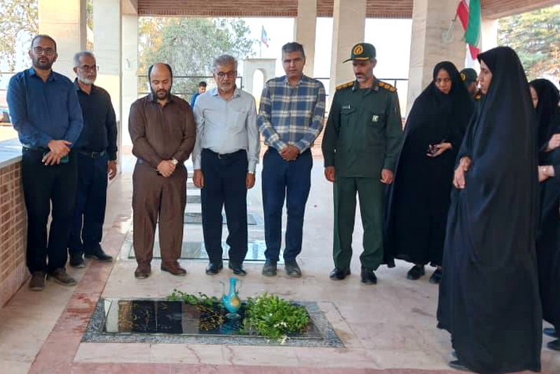 تجدید پیمان کتابداران کتابخانه‌های عمومی استان بوشهر با آرمان‌های امام راحل و شهداء