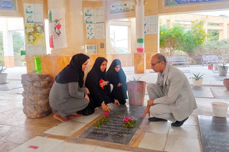 تجدید پیمان کتابداران کتابخانههای عمومی استان بوشهر با آرمانهای امام راحل و شهداء