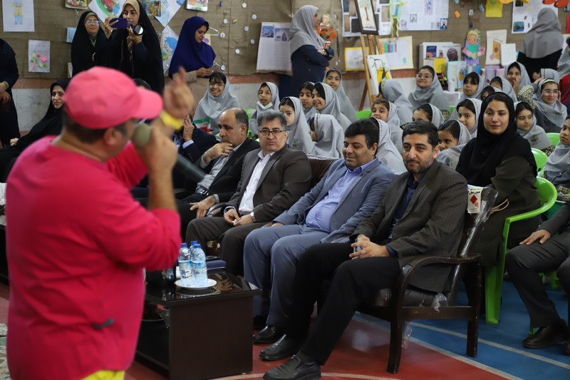 «جشن کتاب» در دبستان دخترانه معینی بوشهر برگزار شد