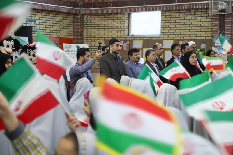 «جشن کتاب» در دبستان دخترانه معینی بوشهر برگزار شد