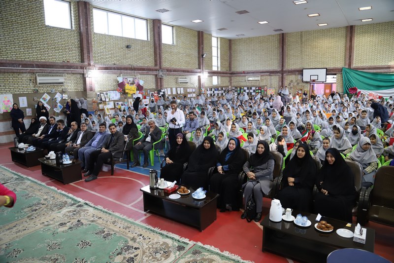 «جشن کتاب» در دبستان دخترانه معینی بوشهر برگزار شد