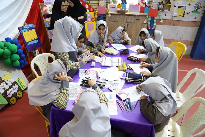 «جشن کتاب» در دبستان دخترانه معینی بوشهر برگزار شد