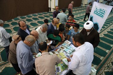 حضور پررنگ کتابداران در نماز جمعه‌های استان بوشهر؛ از میز خدمت تا غرفه‌های فرهنگی