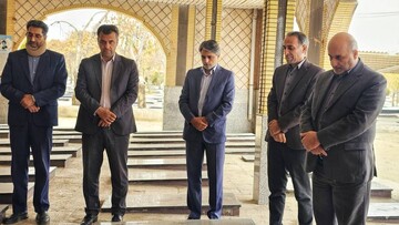 غبارروبی و عطرافشانی گلزار شهدای زنجان