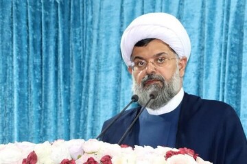 همه ادارات و نهادها باید در ترویج کتابخوانی نقش‌آفرین باشند