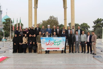 کتابداران استان گلستان مزار شهدا را غبارروبی و عطرافشانی کردند