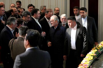 آیین گرامیداشت روز «کتاب، کتابخوانی و کتابدار» و معرفی برگزیدگان «هم‌خوان؛ نشان کتابخانه عمومی ایران»