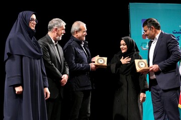 آیین گرامیداشت روز «کتاب، کتابخوانی و کتابدار» و معرفی برگزیدگان «هم‌خوان؛ نشان کتابخانه عمومی ایران»