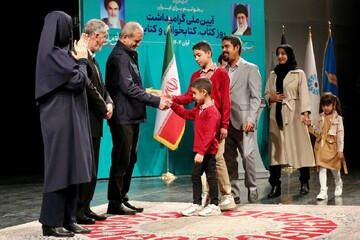 آیین گرامیداشت روز «کتاب، کتابخوانی و کتابدار» و معرفی برگزیدگان «هم‌خوان؛ نشان کتابخانه عمومی ایران»