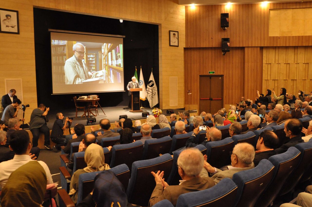 تجلیل از «سیدحسین میرمجلسی»، واقف ۳۰ هزار جلد کتاب به کتابخانه مرکزی رشت