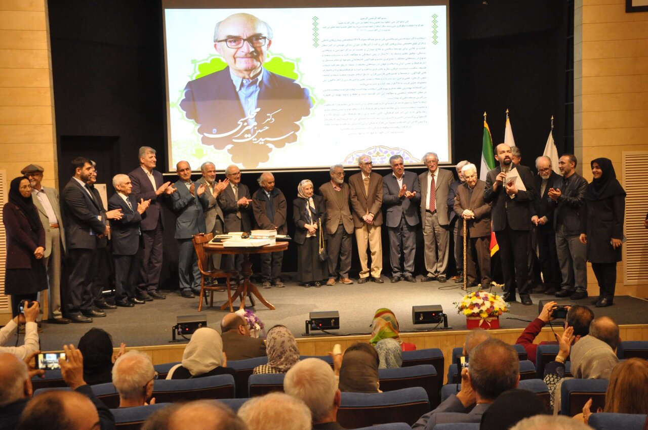 تجلیل از «سیدحسین میرمجلسی»، واقف ۳۰ هزار جلد کتاب به کتابخانه مرکزی رشت