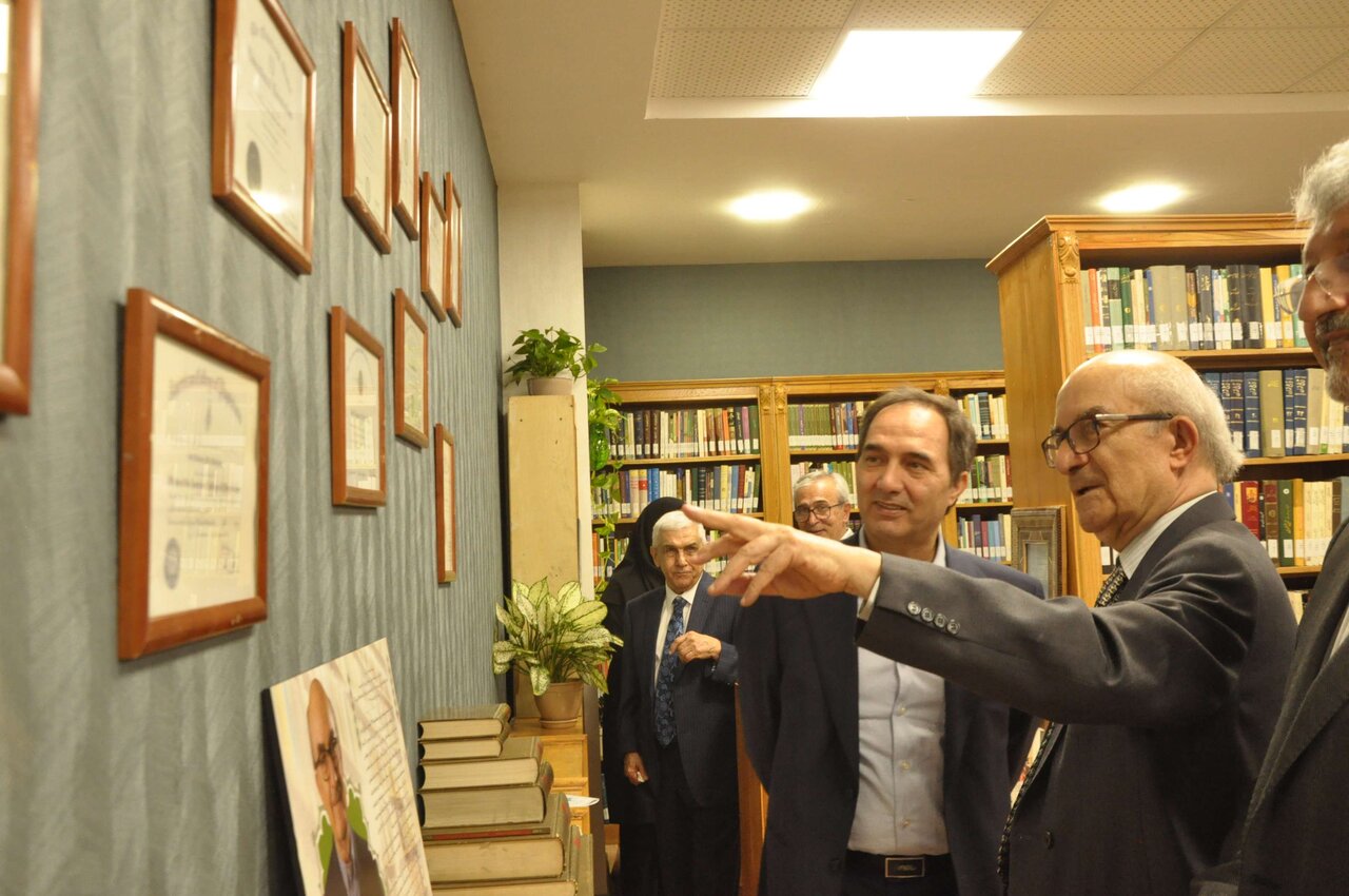 تجلیل از «سیدحسین میرمجلسی»، واقف ۳۰ هزار جلد کتاب به کتابخانه مرکزی رشت