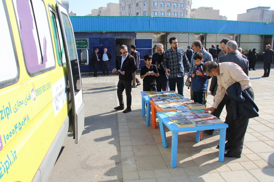 مدیرکل کتابخانه‌های عمومی استان مرکزی، پیش از خطبه‌های نماز جمعه اراک سخنرانی کرد