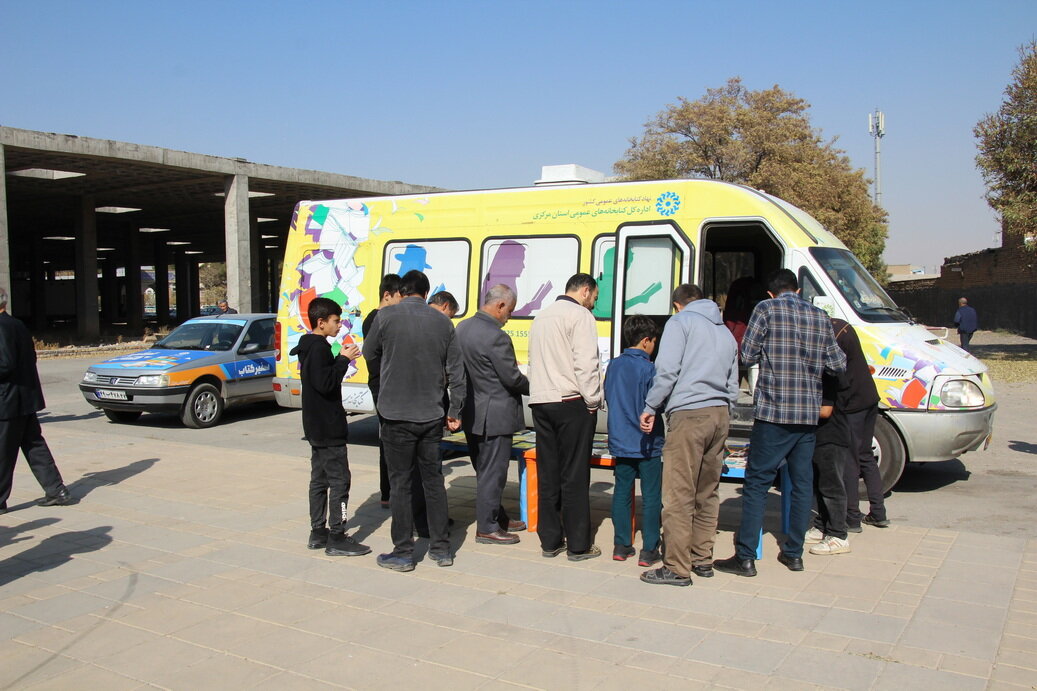 مدیرکل کتابخانه‌های عمومی استان مرکزی، پیش از خطبه‌های نماز جمعه اراک سخنرانی کرد