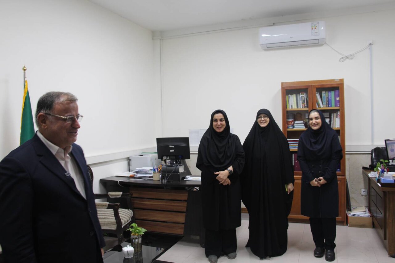 استاندار گلستان از کتابخانه عمومی حکیم میرفندرسکی گرگان بازدید کرد