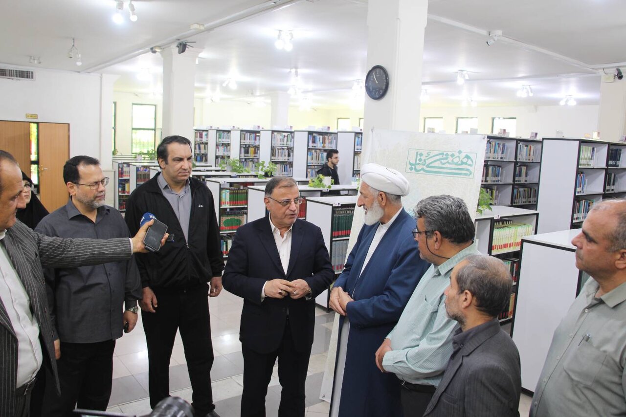 استاندار گلستان از کتابخانه عمومی حکیم میرفندرسکی گرگان بازدید کرد