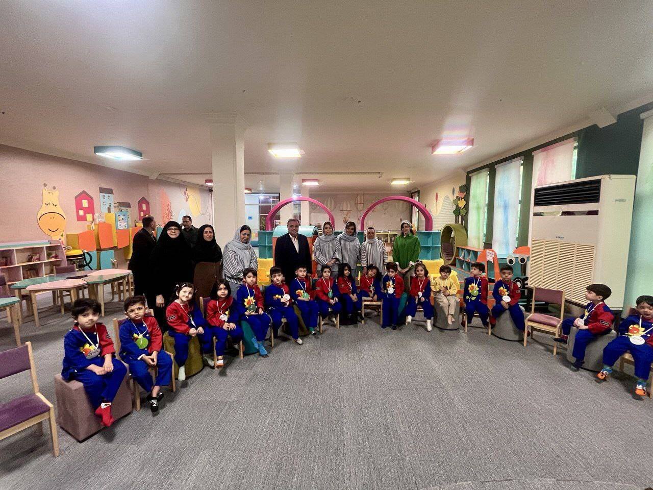 استاندار گلستان از کتابخانه عمومی حکیم میرفندرسکی گرگان بازدید کرد