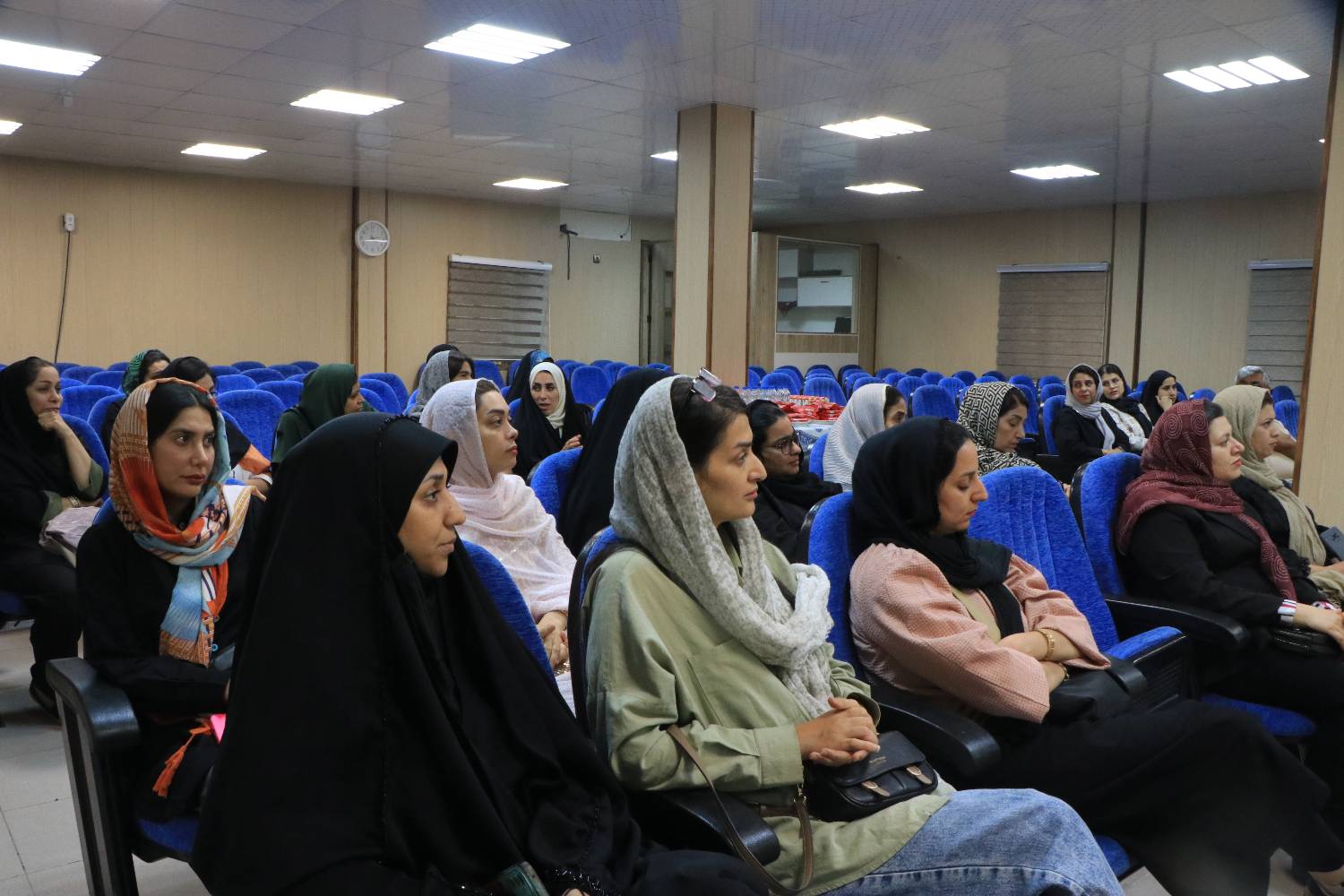 نشست «آینده روشن و فرزندان موفق» در بندرعباس برگزار شد