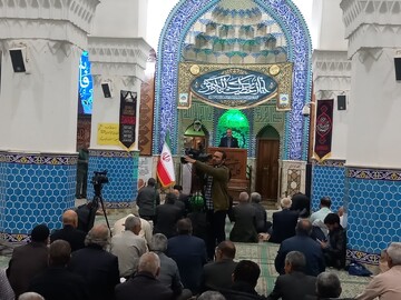 حضور مدیرکل کتابخانه‌های عمومی یزد در ویژه‌برنامه پرسش و پاسخ مدیران، پیش از خطبه‌های نمازجمعه استان