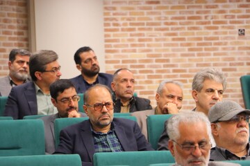 جلسه هفتگی تفسیر قرآن ویژه مدیران استان به میزبانی اداره کل کتابخانه‌های عمومی یزد