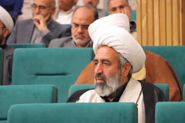 جلسه هفتگی تفسیر قرآن ویژه مدیران استان به میزبانی اداره کل کتابخانه‌های عمومی یزد