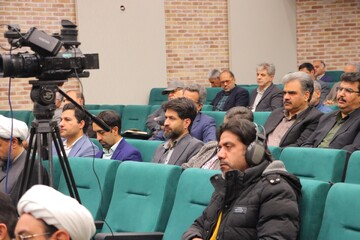 جلسه هفتگی تفسیر قرآن ویژه مدیران استان به میزبانی اداره کل کتابخانه‌های عمومی یزد