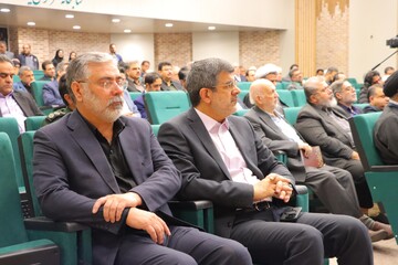 جلسه هفتگی تفسیر قرآن ویژه مدیران استان به میزبانی اداره کل کتابخانه‌های عمومی یزد