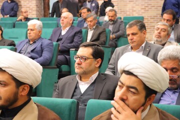 جلسه هفتگی تفسیر قرآن ویژه مدیران استان به میزبانی اداره کل کتابخانه‌های عمومی یزد