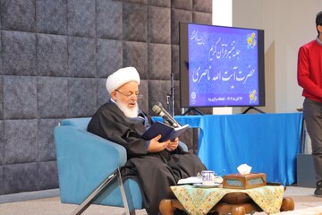 جلسه هفتگی تفسیر قرآن ویژه مدیران استان به میزبانی اداره کل کتابخانه‌های عمومی یزد