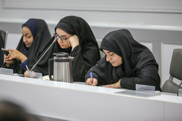 نشست مطبوعاتی قم