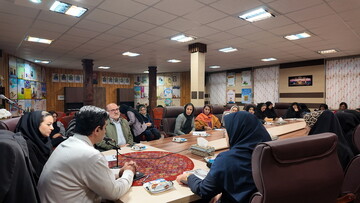 نشست تخصصی «بررسی ادبیات کودکان و فبک» در اراک