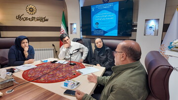 نشست تخصصی «بررسی ادبیات کودکان و فبک» در اراک