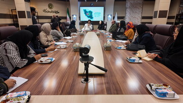 نشست تخصصی «بررسی ادبیات کودکان و فبک» در اراک