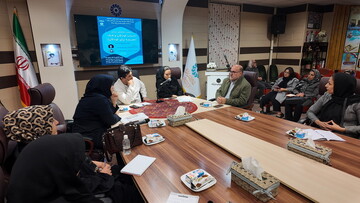 نشست تخصصی «بررسی ادبیات کودکان و فبک» در اراک