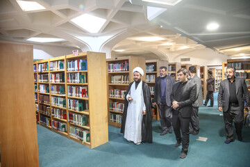 حضور سرپرست اداره کل کتابخانه های عمومی استان قم بر مزار علامه طباطبایی (ره)