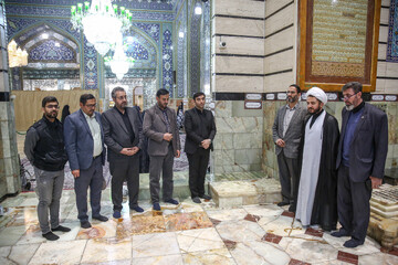 حضور سرپرست اداره کل کتابخانه های عمومی استان قم بر سر مزار علامه طباطبایی (ره)