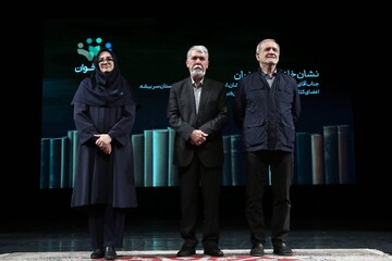 آیین گرامیداشت روز «کتاب، کتابخوانی و کتابدار» و معرفی برگزیدگان نخستین دوره «هم‌خوان؛ نشان کتابخانه عمومی ایران»