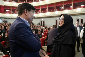 آیین گرامیداشت روز «کتاب، کتابخوانی و کتابدار» و معرفی برگزیدگان نخستین دوره «هم‌خوان؛ نشان کتابخانه عمومی ایران»