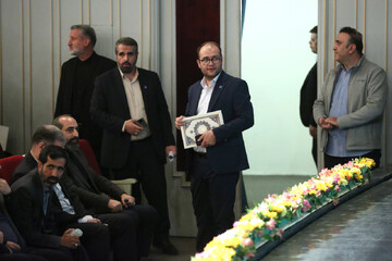 آیین گرامیداشت روز «کتاب، کتابخوانی و کتابدار» و معرفی برگزیدگان نخستین دوره «هم‌خوان؛ نشان کتابخانه عمومی ایران»