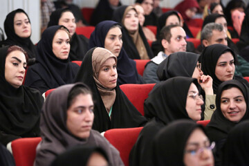 آیین گرامیداشت روز «کتاب، کتابخوانی و کتابدار» و معرفی برگزیدگان نخستین دوره «هم‌خوان؛ نشان کتابخانه عمومی ایران»