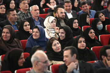 آیین گرامیداشت روز «کتاب، کتابخوانی و کتابدار» و معرفی برگزیدگان نخستین دوره «هم‌خوان؛ نشان کتابخانه عمومی ایران»