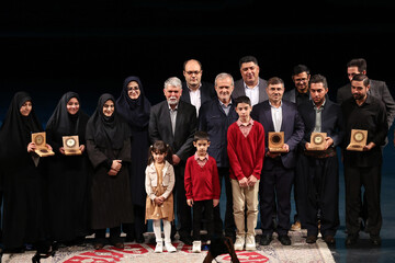 آیین گرامیداشت روز «کتاب، کتابخوانی و کتابدار» و معرفی برگزیدگان نخستین دوره «هم‌خوان؛ نشان کتابخانه عمومی ایران»