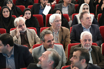 آیین گرامیداشت روز «کتاب، کتابخوانی و کتابدار» و معرفی برگزیدگان نخستین دوره «هم‌خوان؛ نشان کتابخانه عمومی ایران»