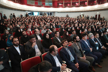 آیین گرامیداشت روز «کتاب، کتابخوانی و کتابدار» و معرفی برگزیدگان نخستین دوره «هم‌خوان؛ نشان کتابخانه عمومی ایران»