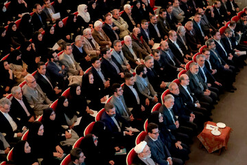 آیین گرامیداشت روز «کتاب، کتابخوانی و کتابدار» و معرفی برگزیدگان نخستین دوره «هم‌خوان؛ نشان کتابخانه عمومی ایران»