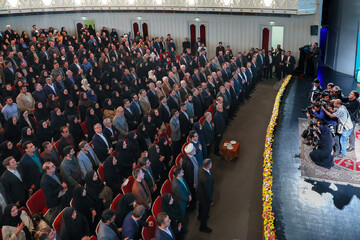 آیین گرامیداشت روز «کتاب، کتابخوانی و کتابدار» و معرفی برگزیدگان نخستین دوره «هم‌خوان؛ نشان کتابخانه عمومی ایران»