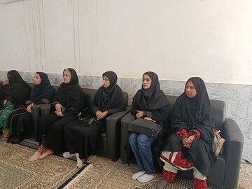 جمعی از کتابداران شهرستان ایرانشهر با امام جمعه اهل سنت این شهرستان دیدار کردند