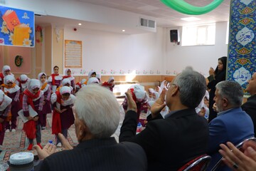 بزرگداشت روز کتاب و کتابخوانی در دبستان ریحانه‌النبی(س) یزد با حضور مدیرکل کتابخانه‌های عمومی استان