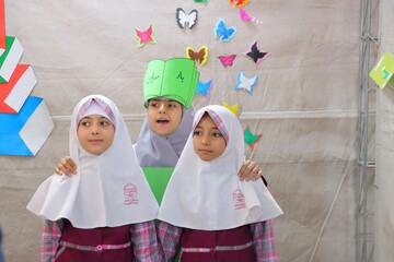 بزرگداشت روز کتاب و کتابخوانی در دبستان ریحانه‌النبی(س) یزد با حضور مدیرکل کتابخانه‌های عمومی استان